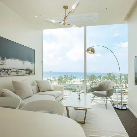 Uh Suite Haeundae Harbor Town 4F